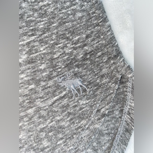 Abercrombie Kids Girls Grey Shirt - Picture 2 of 10